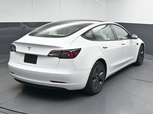 Used 2023 Tesla Model 3 Standard Range image 8