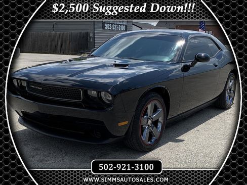 Used 2014 Dodge Challenger SXT RWD image 1