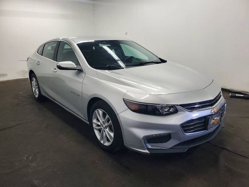 Used 2018 Chevrolet Malibu LT FWD image 3