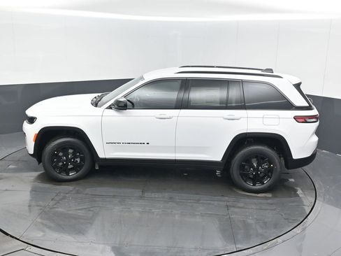 New 2026 Jeep Grand Cherokee Altitude image 41