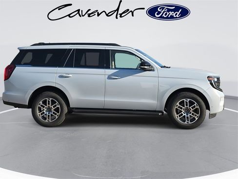 New 2025 Ford Expedition Active image 7