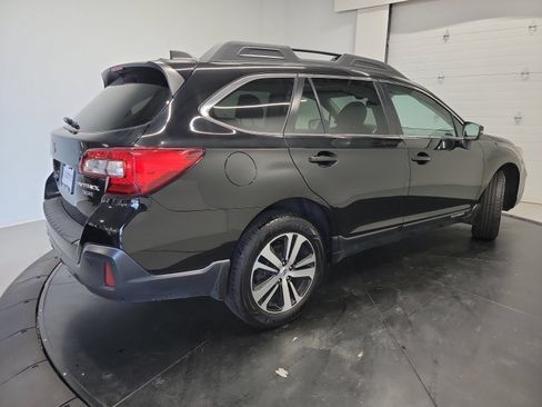 Used 2018 Subaru Outback 3.6R Limited AWD/4WD image 9