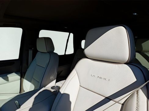 New 2026 GMC Yukon Denali w/ Sun & Power Step Package image 10