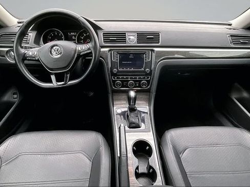 Used 2016 Volkswagen Passat 1.8T SE w/ Lighting Package FWD image 7