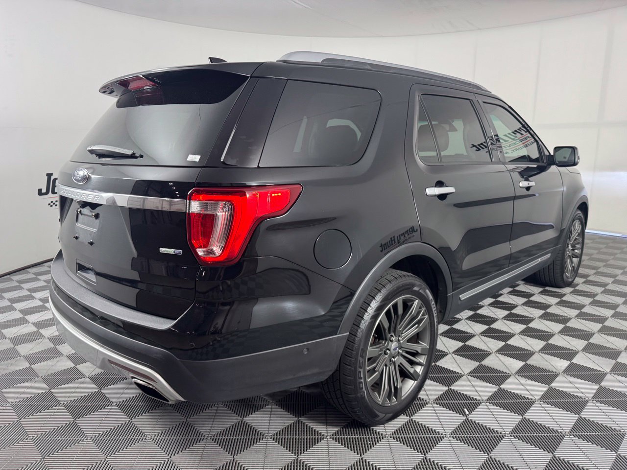Used 2017 Ford Explorer Platinum AWD/4WD image 6