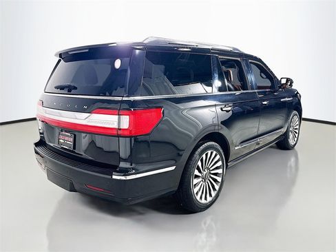 Used 2019 Lincoln Navigator Reserve image 8