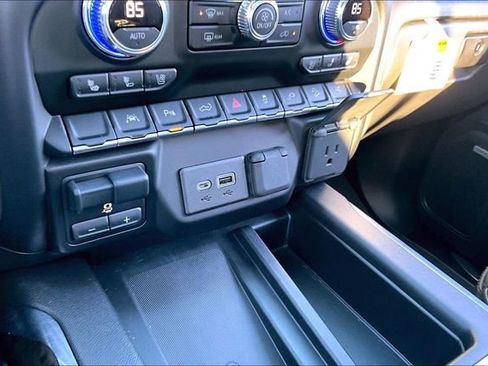 Used 2022 GMC Sierra 1500 Denali w/ Denali Premium Package image 16