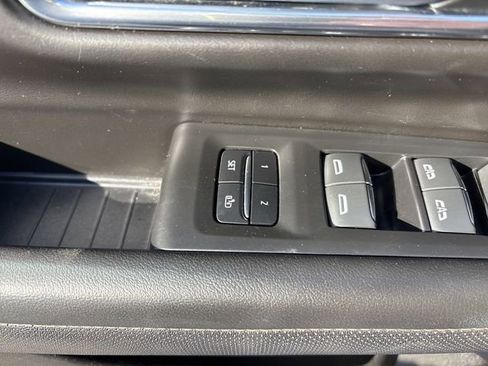 Used 2023 Chevrolet Suburban Premier image 23