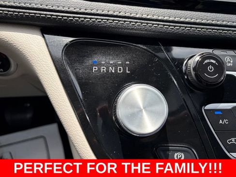 Used 2023 Chrysler Pacifica Limited FWD image 25