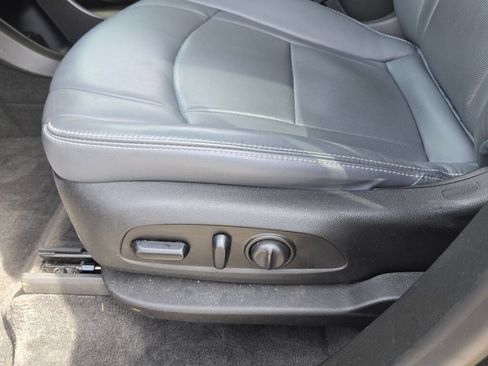 Used 2019 Buick Enclave Essence AWD/4WD image 29
