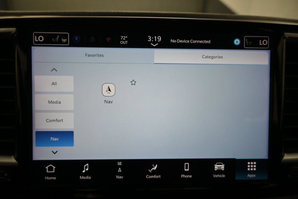 Used 2025 Chrysler Pacifica Limited FWD image 14