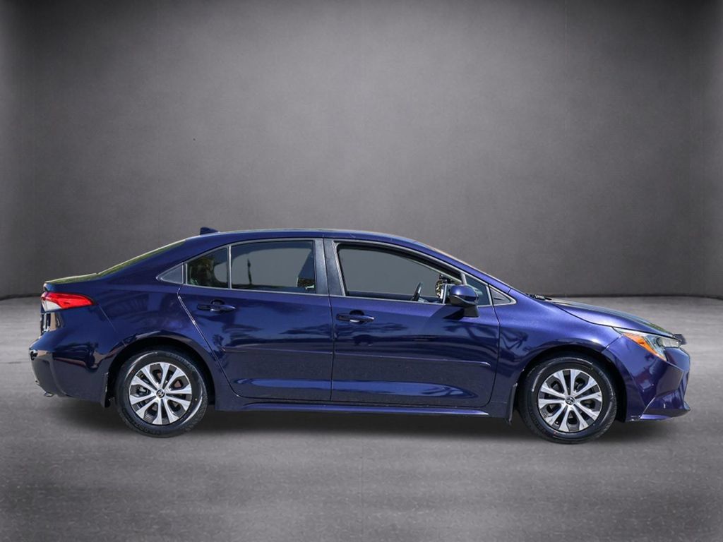 Used 2022 Toyota Corolla LE w/ Premium Interior Package FWD image 3