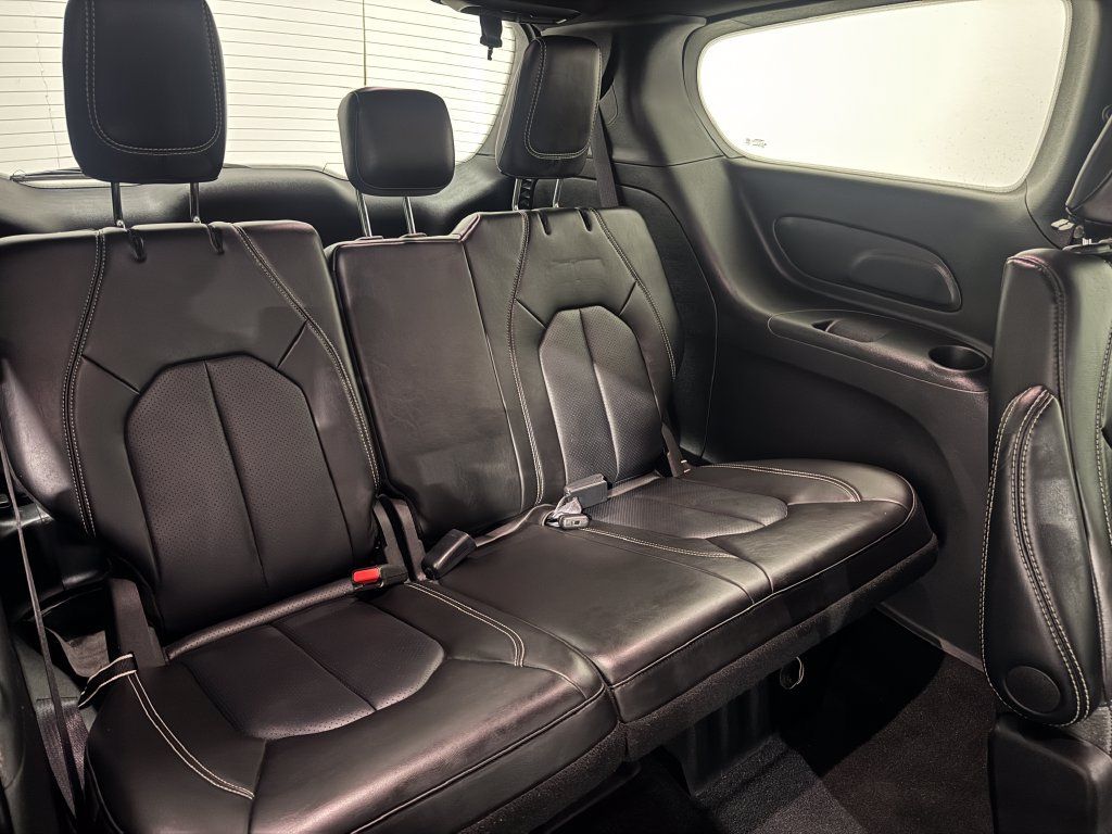 Used 2025 Chrysler Pacifica Select FWD image 26