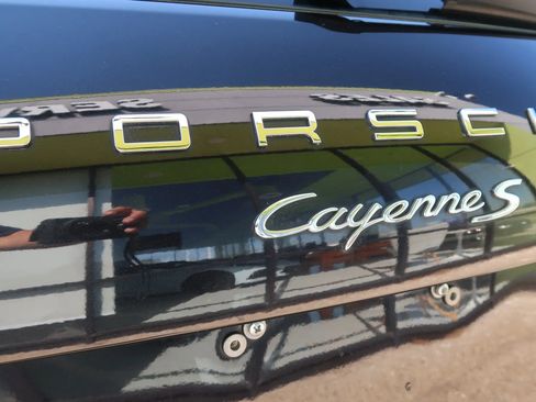 Used 2018 Porsche Cayenne S image 52