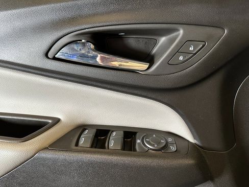 Used 2023 Chevrolet Equinox LT image 19