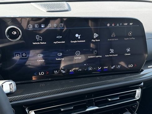 New 2026 Chevrolet Traverse High Country image 3