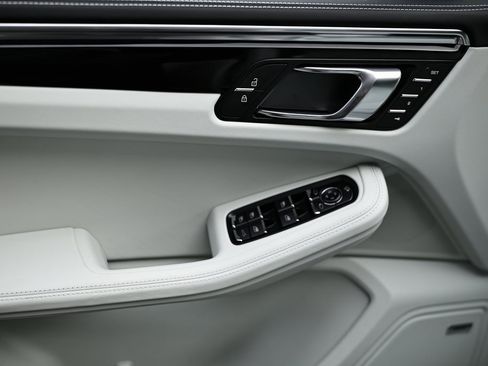 New 2026 Porsche Macan image 21