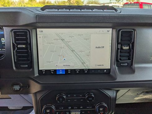 Used 2025 Ford Bronco Badlands image 22