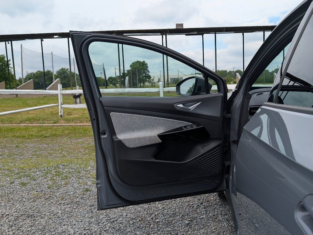 Used 2023 Volkswagen ID.4 Pro AWD/4WD image 10