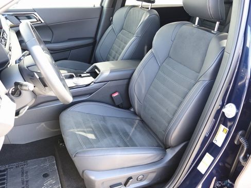 Used 2025 Mitsubishi Outlander SE image 5