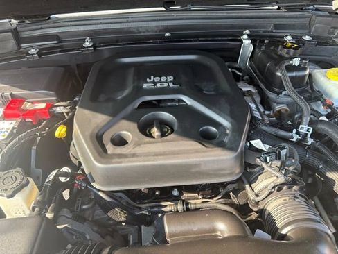 Used 2018 Jeep Wrangler Unlimited Sahara AWD/4WD image 31
