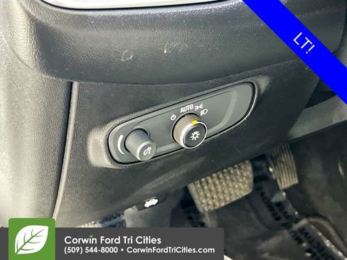 Used 2020 Chevrolet Equinox LT AWD/4WD image 19