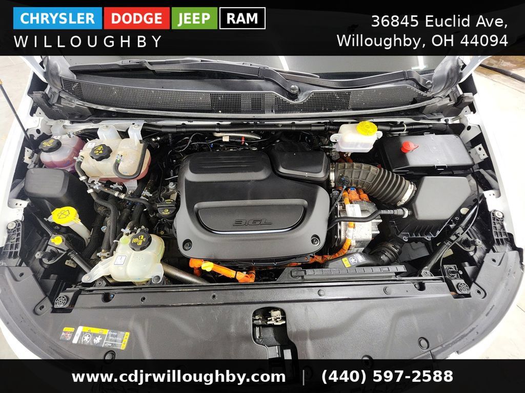 Used 2024 Chrysler Pacifica Limited FWD image 38
