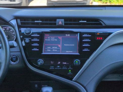 Certified 2018 Toyota Camry SE w/ Convenience Package image 17