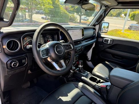 Used 2024 Jeep Wrangler Unlimited Sahara AWD/4WD image 15