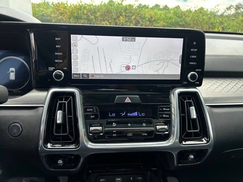 Certified 2023 Kia Sorento SX AWD/4WD image 11