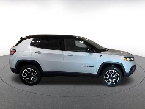 Used 2025 Jeep Compass Trailhawk AWD/4WD image 11