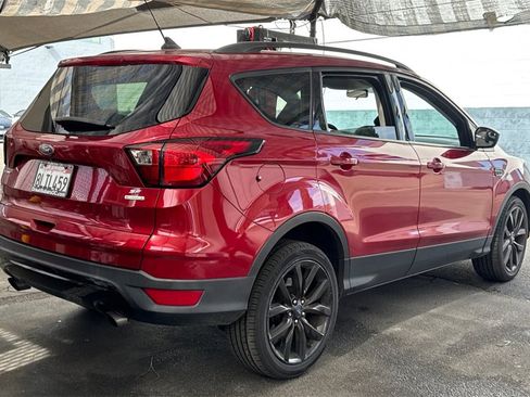 Used 2019 Ford Escape SE image 3