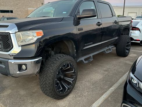 Used 2017 Toyota Tundra SR5 w/ SR5 Upgrade Package AWD/4WD image 1