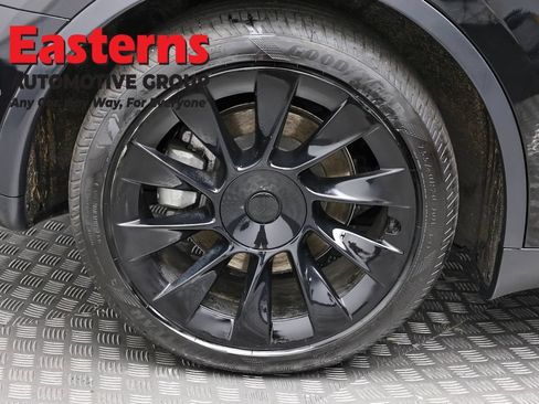 Used 2021 Tesla Model Y Long Range AWD/4WD image 23