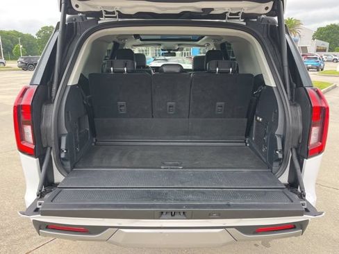 Used 2025 Ford Expedition Platinum AWD/4WD image 8