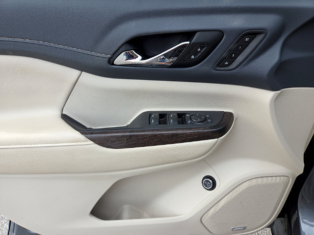 Used 2021 GMC Acadia Denali w/ Denali Technology Package FWD image 17