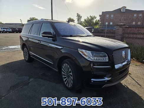 Used 2018 Lincoln Navigator Reserve w/ Technology Package AWD/4WD image 3