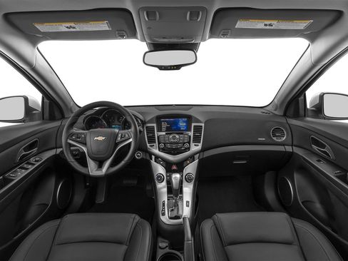 Used 2016 Chevrolet Cruze LT w/ Technology Package FWD image 5