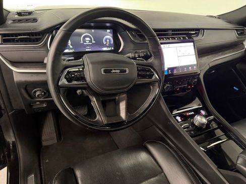Used 2022 Jeep Grand Cherokee Overland w/ Adv Protech Group III AWD/4WD image 11