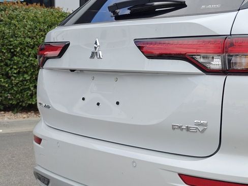 New 2025 Mitsubishi Outlander SE image 36