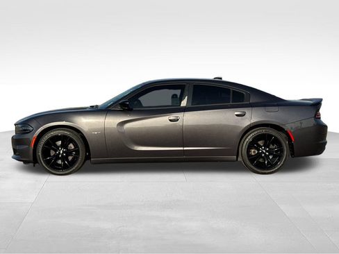 Used 2018 Dodge Charger R/T w/ Blacktop Package RWD image 2