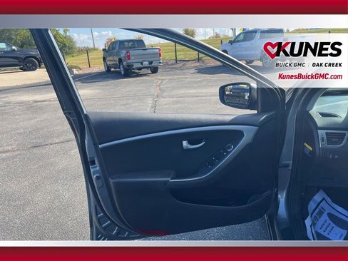 Used 2017 Hyundai Elantra GT image 6