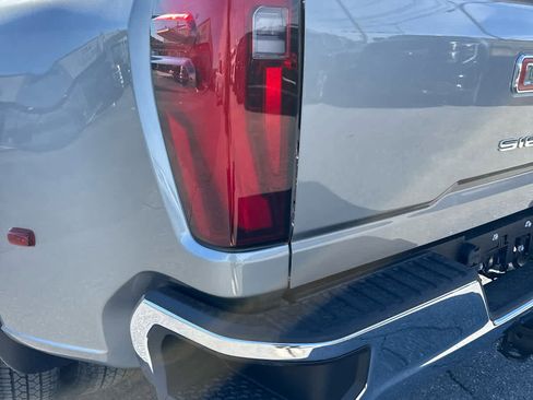 New 2026 GMC Sierra 3500 SLT w/ SLT Convenience Package image 6