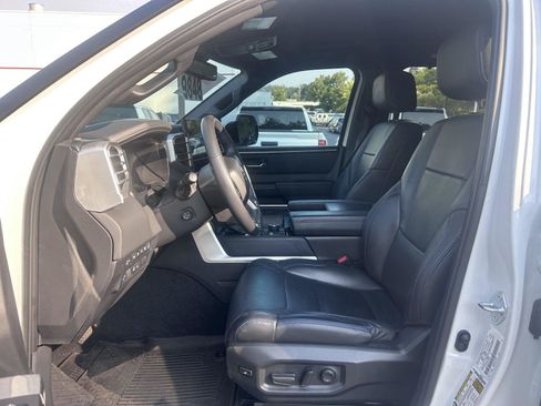 Used 2024 Toyota Sequoia Platinum AWD/4WD image 7