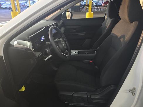 Used 2025 Nissan Kicks S image 9