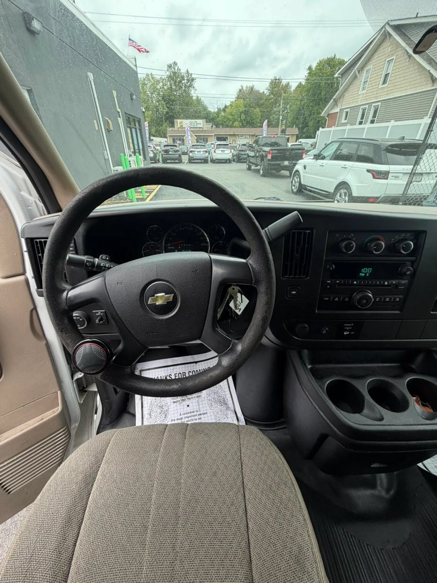 Used 2014 Chevrolet Express 2500 RWD image 15