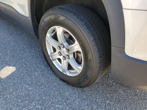 Used 2018 GMC Acadia SLE AWD/4WD image 26