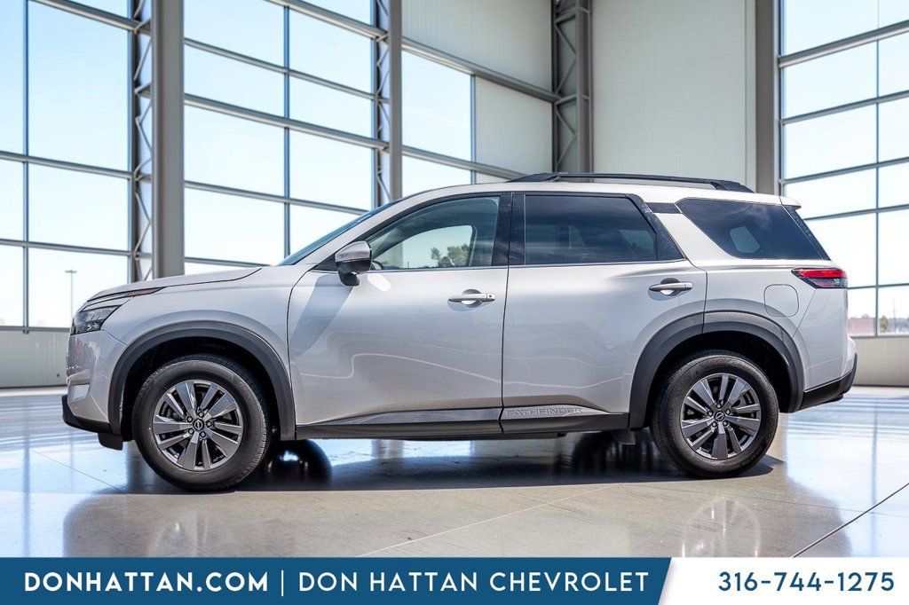 Used 2024 Nissan Pathfinder SV AWD/4WD image 2