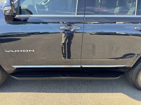 Used 2021 GMC Yukon SLT w/ SLT Luxury Package image 14