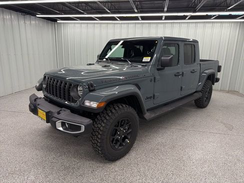 New 2026 Jeep Gladiator Sport AWD/4WD image 3